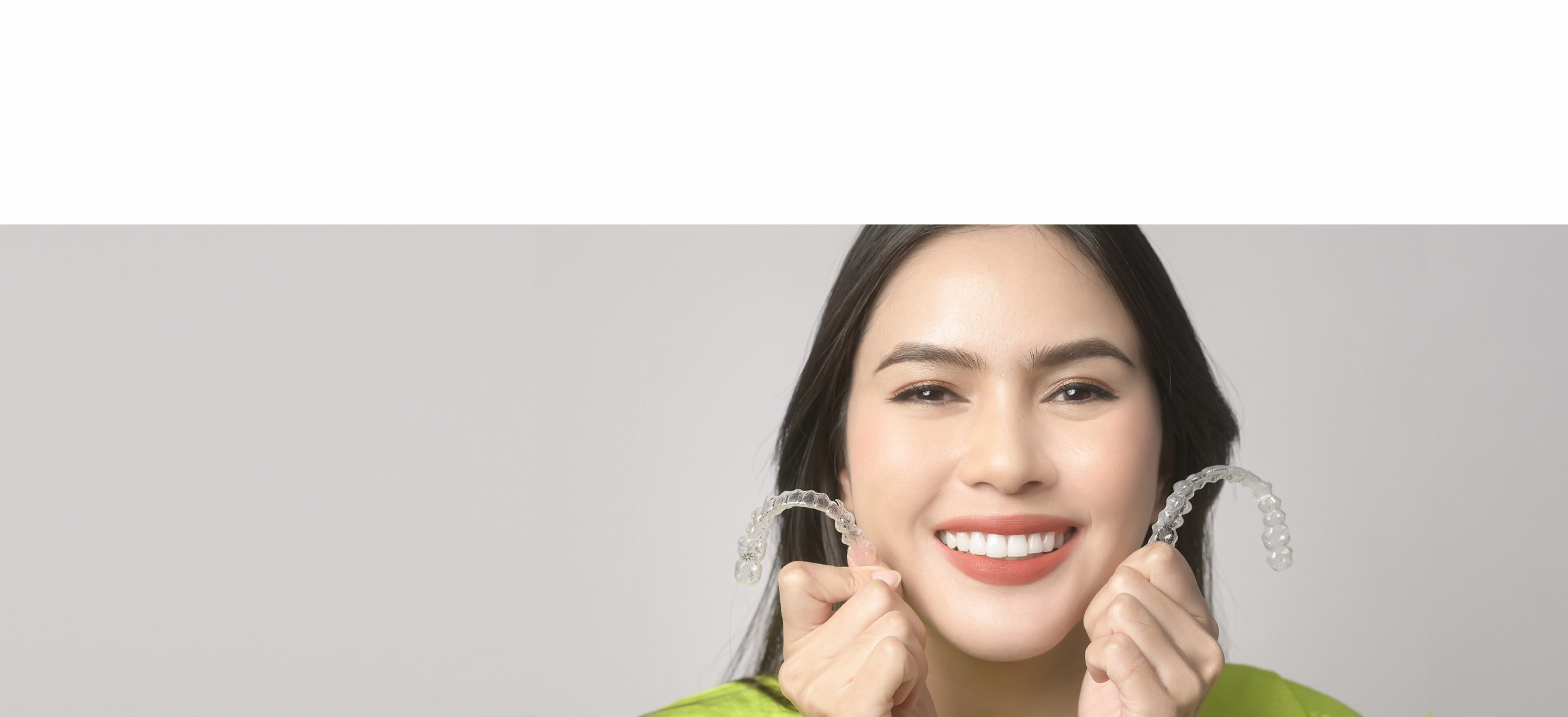 Schöne Zähne mit unsichtbaren Korrekturschienen